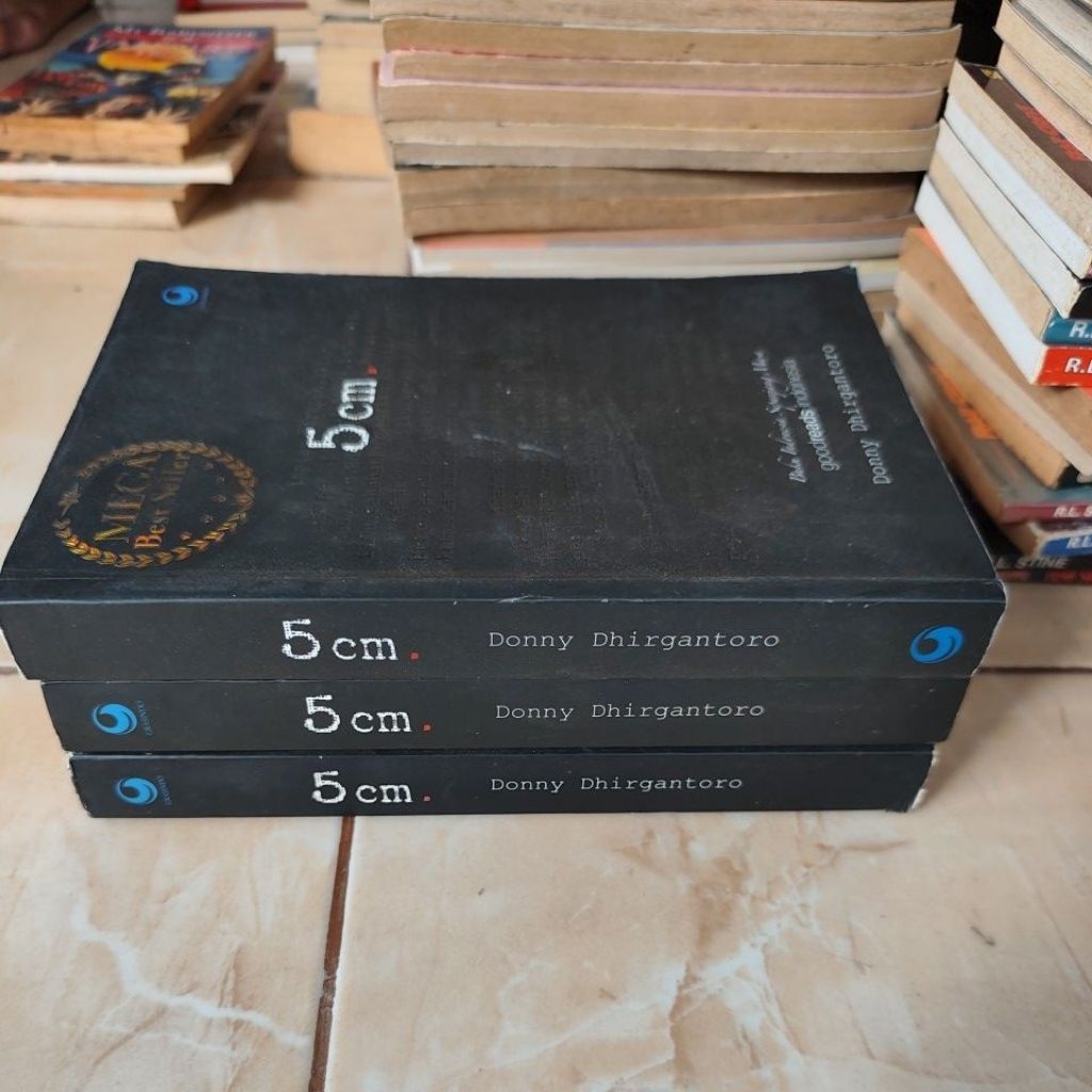 Novel Preloved Best Seller 5 cm karya Donny dhirgantoro Original