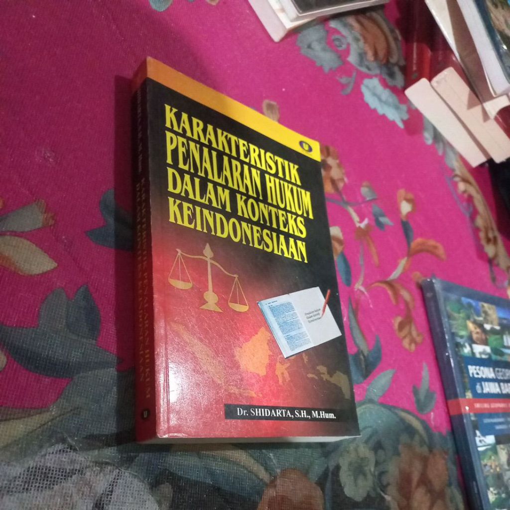 Buku Karakteristik Penalaran Hukum Dalam Konteks Keindonesiaan