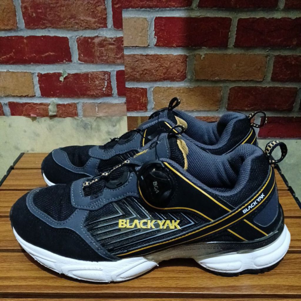 sepatu running outdoor hiking BOA Black yak size 40 insole 25.5 cm