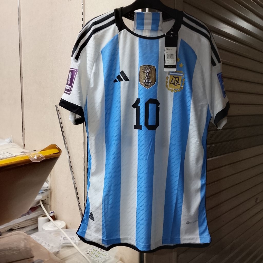 BEST SELLER JERSEY SEPAK BOLA // JERSEY ARGENTINA 2022 HOME Plus Patch Dan Nameset (Messi No.10) // 