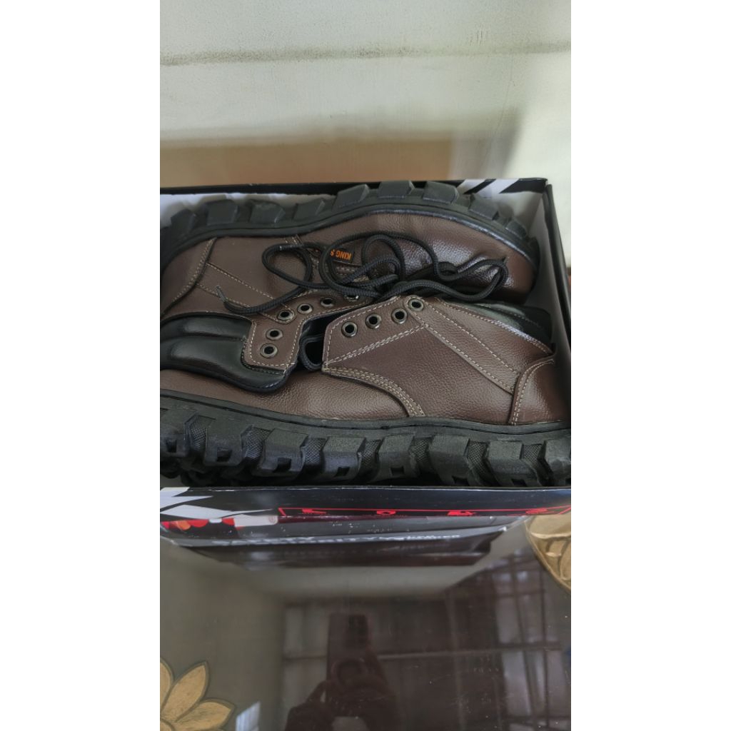 Safety Shoes KINGSTAR Size 43 dan 44 sepatu pria KINGSTAR