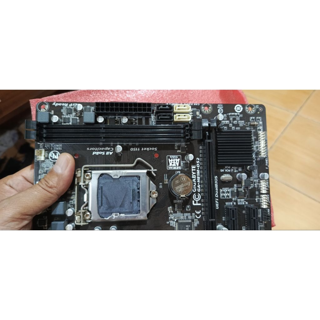 mobo Gigabyte GA H81M  i7 gen4 DDR 3