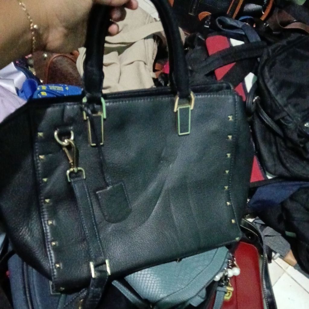 Morgan Sling bag