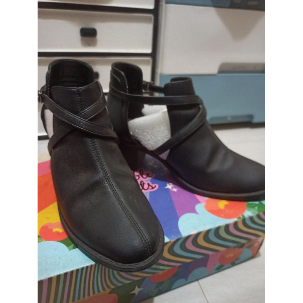 [Preloved] Adorable Project Nauka Black sepatu boots heels tali
