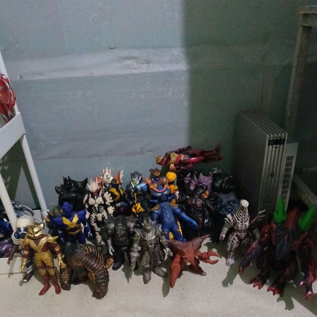 Kaiju Ultraman bandai original 16-17cm.