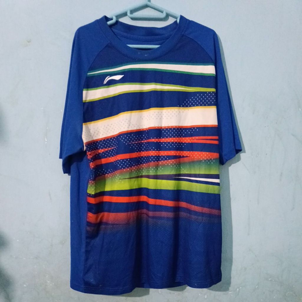 Preloved Kaos Olahraga