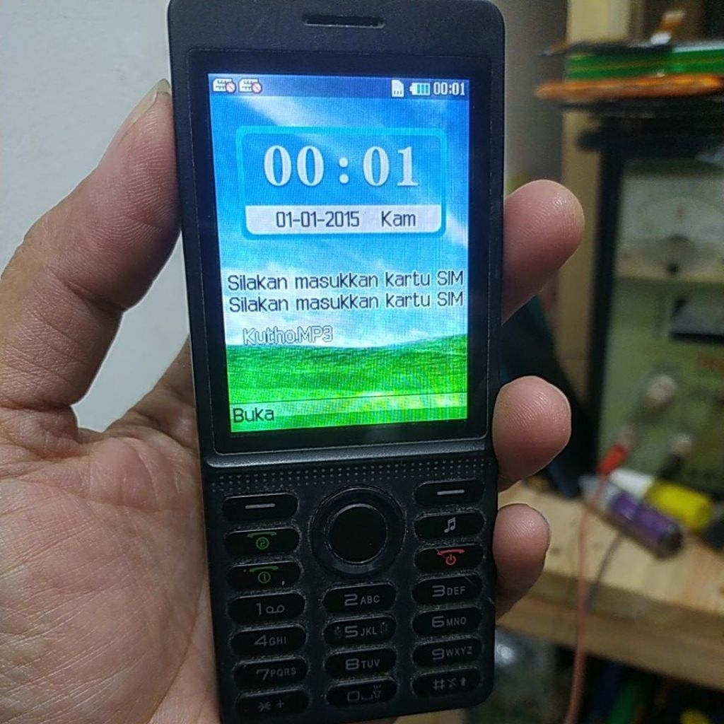 hp Polytron type C286 second minus SIM card gak kebaca lumayan buat Musikan mp3