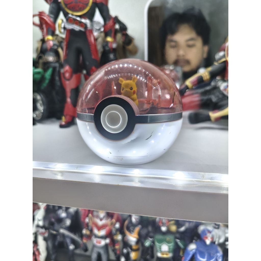 Action Figure Bola Pokemon Pikachu Elektrik