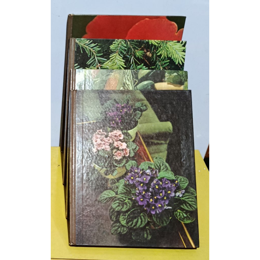 The Time life Encyclopedia Of Gardening.