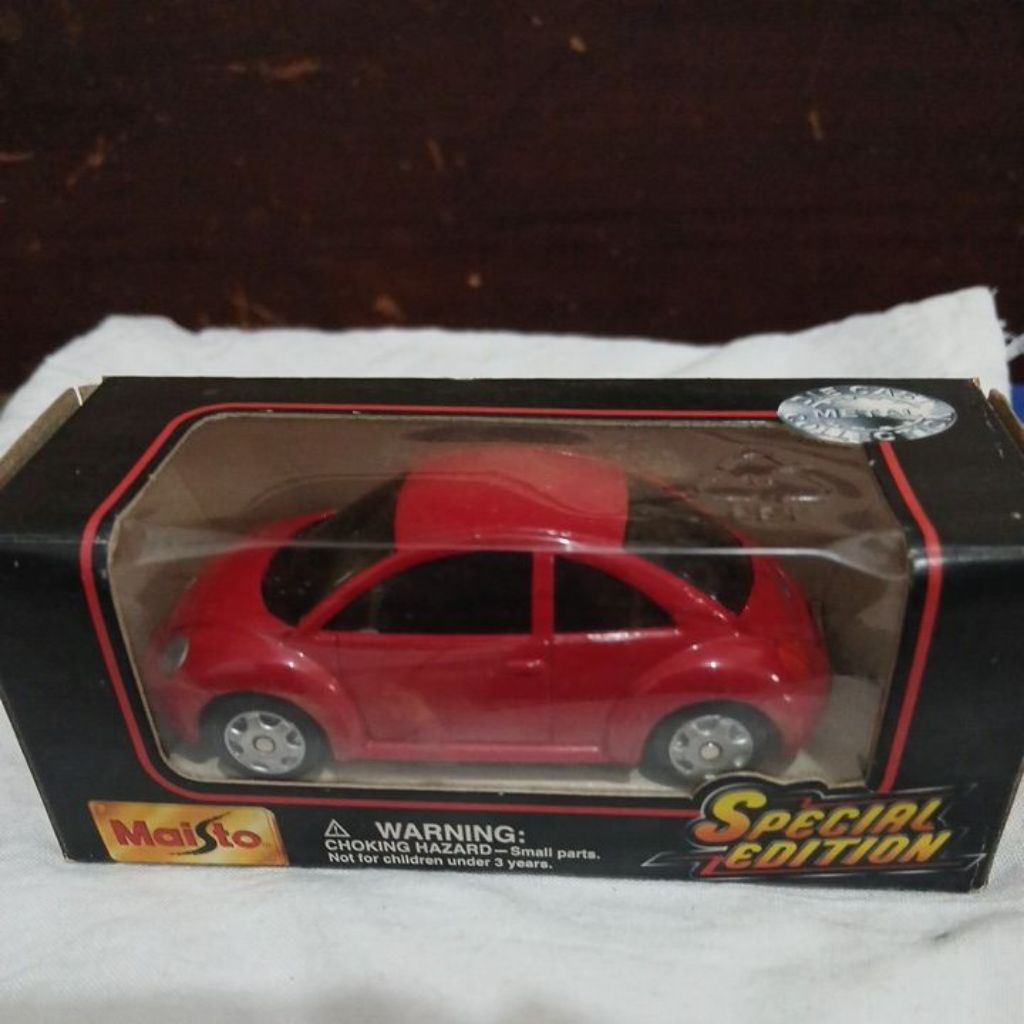 VW New Beetle maroon | maisto 1 : 60 vintage