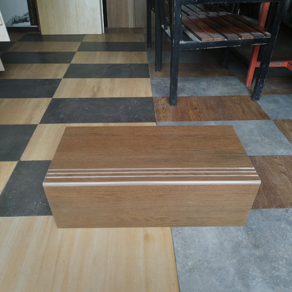 Granit anak tangga ukuran 30x60/20x60