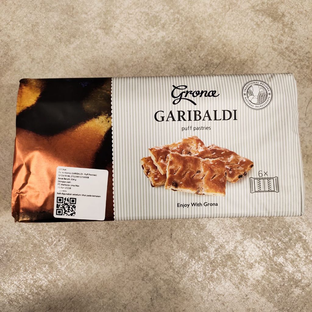 Grona Garibaldi Puff Pastries