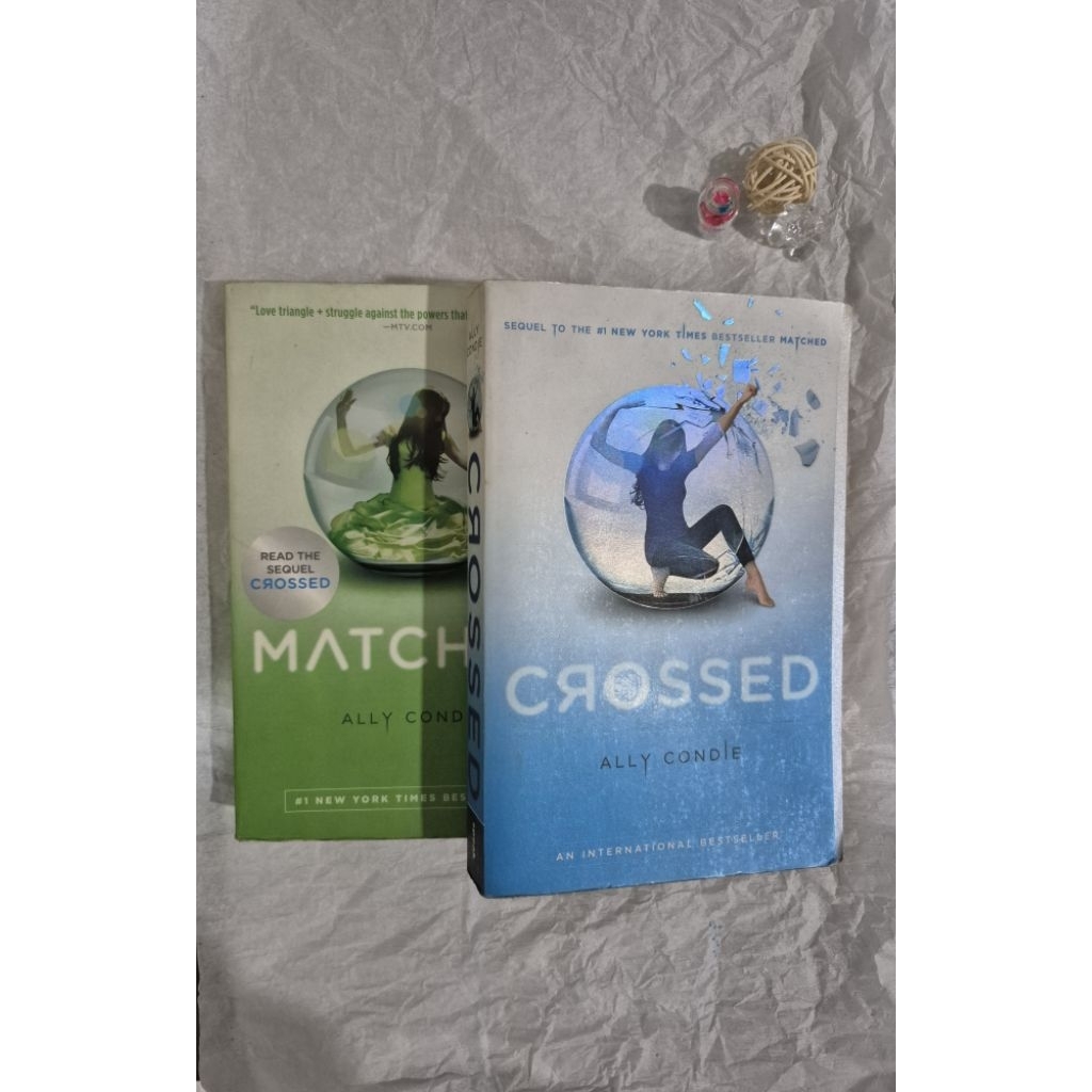 PRELOVED - (English) Novel Romance Matched Trilogy by Ally Condie