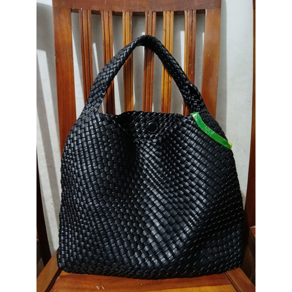 Preloved - Tas Hobo Anyam Kulit Free Pouch