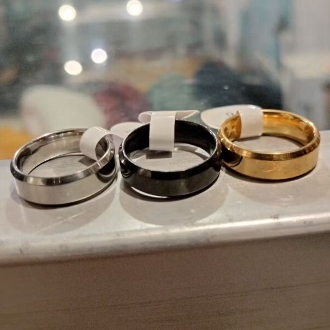 Cincin Titanium Stainless Cowok Cewek Couple Hitam Silver Gold Elegan