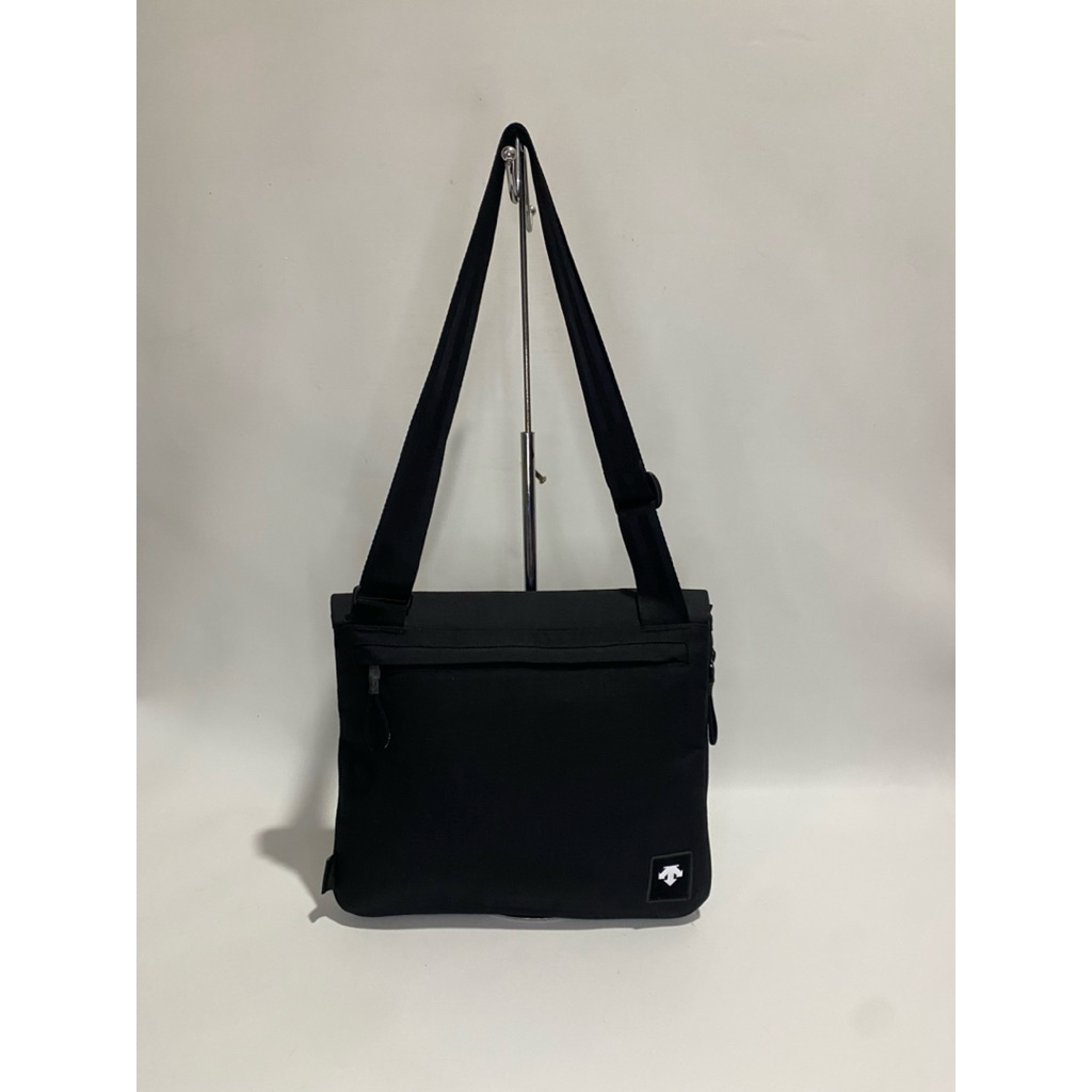 Descente colrdura sling bag