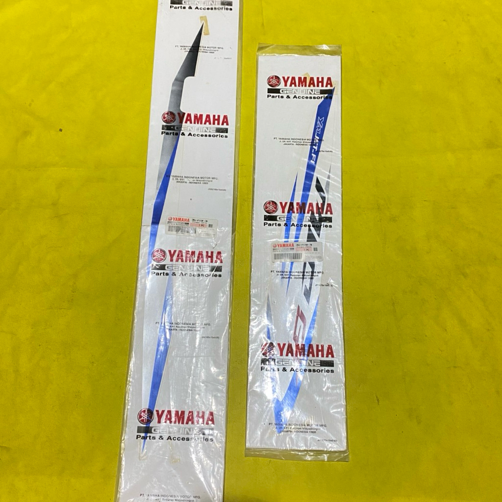 Striping stiker body belakang KANAN yamaha Mio GT 2014 biru putih original YGP 2BJ-F173F-70 2BJ-F174