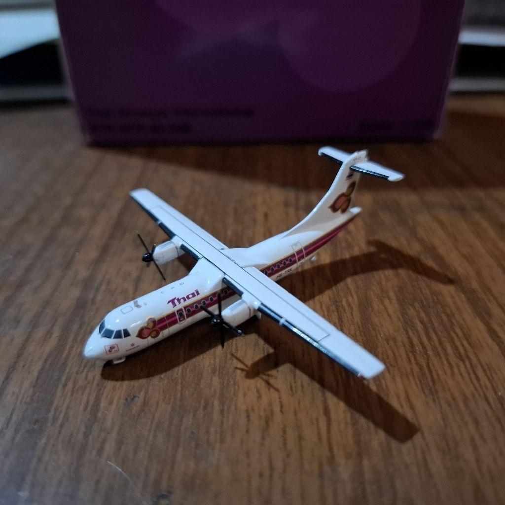 diecast pesawat Atr 42-300 Thai Airways 1:400 JC Wings
