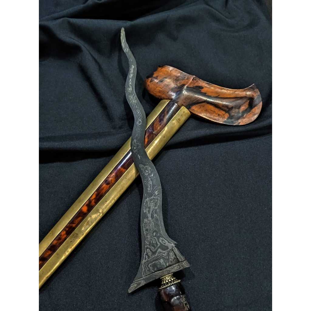 Keris sepuh Carubuk pamor jung isi dunyo