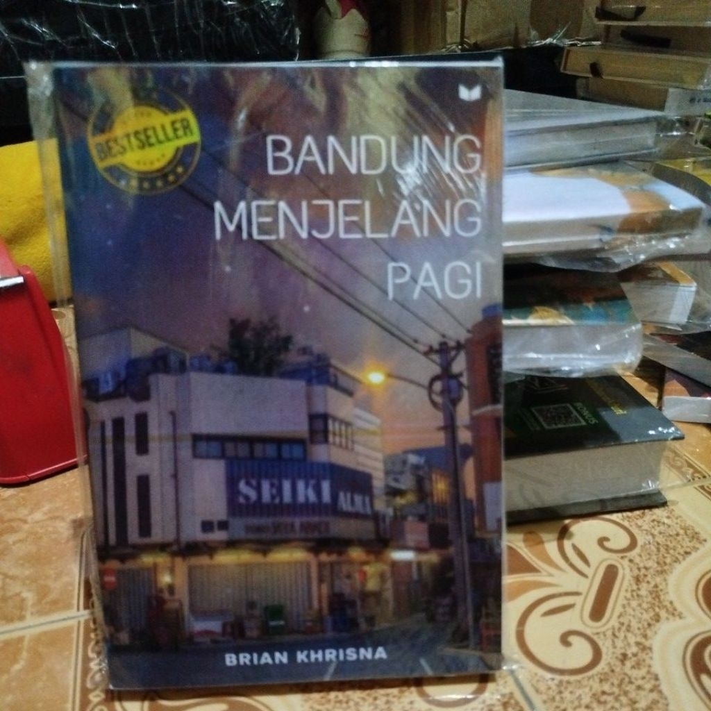 Buku BANDUNG MENJELANG PAGI