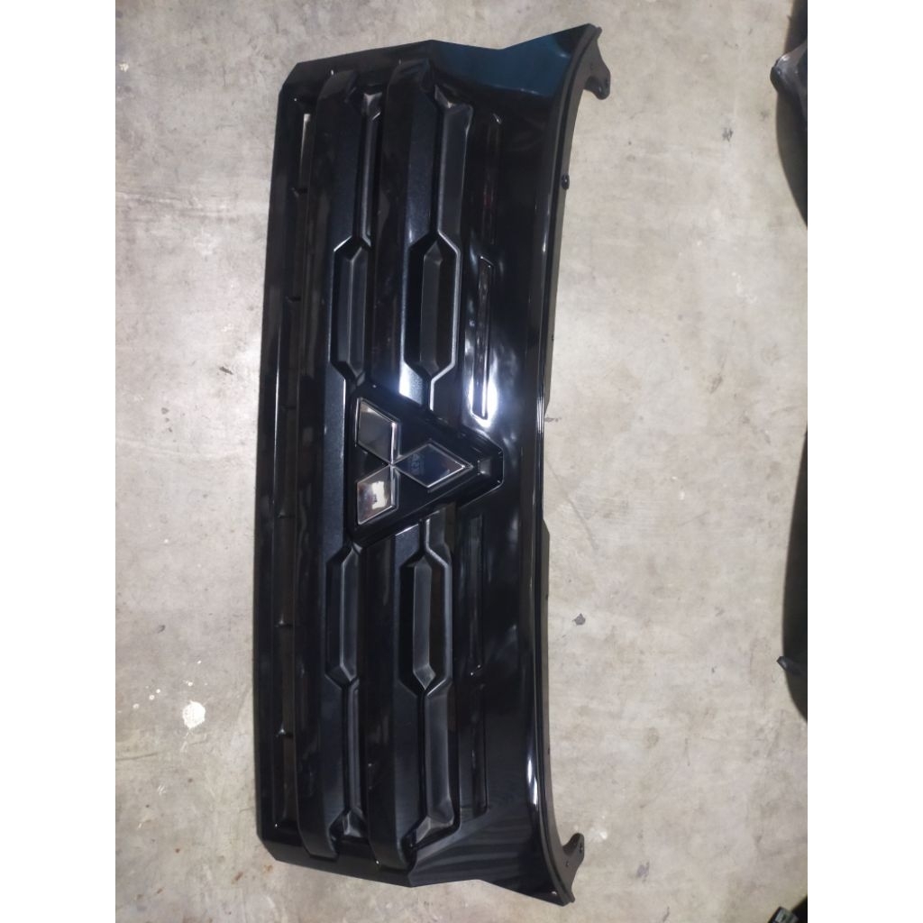 Grill Mitsubishi xpander Cross 2023 original
