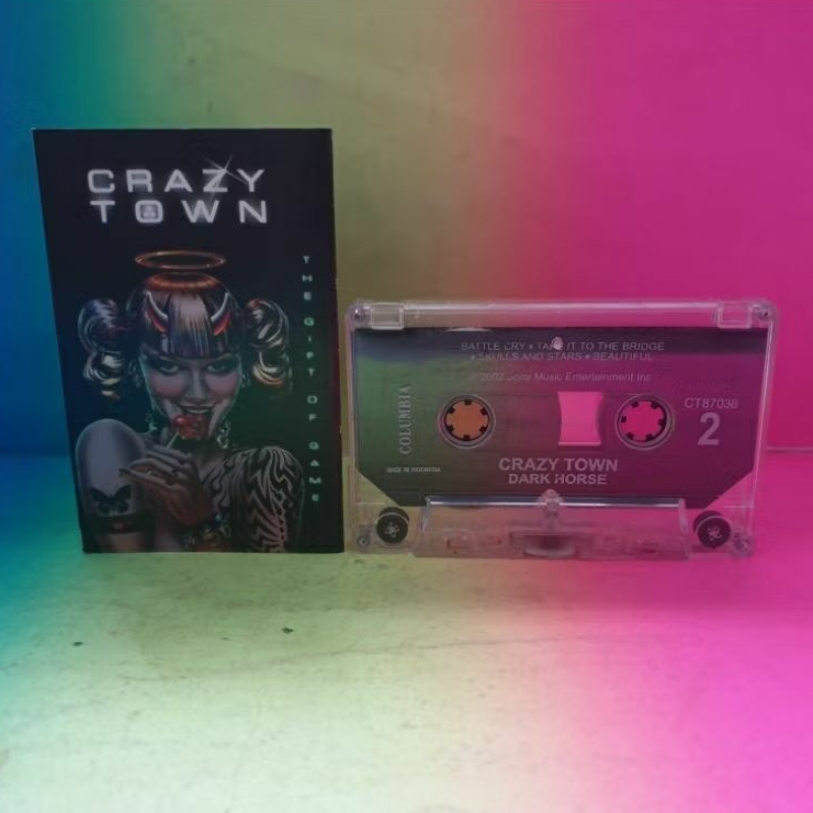 kaset CRAZY TOWN beda isi cover dan pita