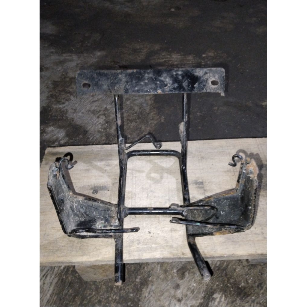 Breaket dudukan lampu spido meter depan scorpio ori