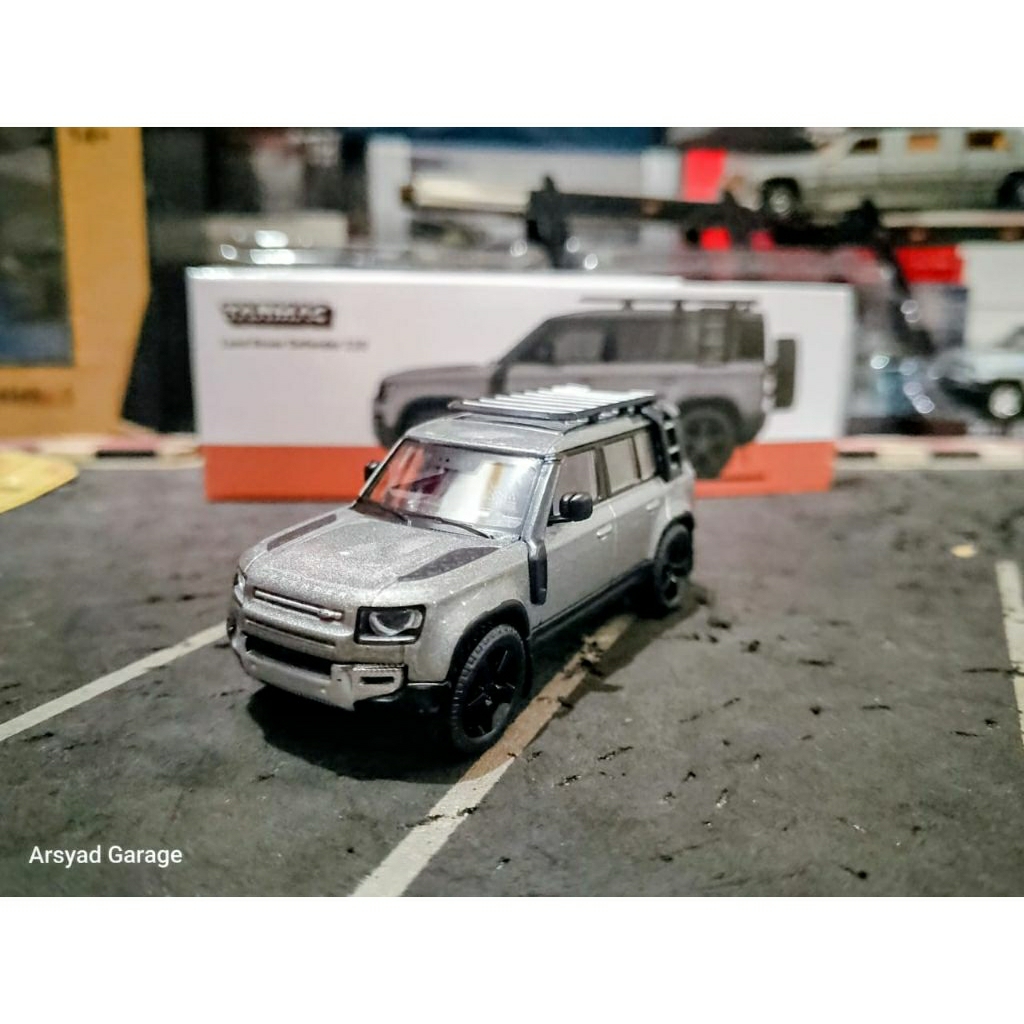 Diecast Tarmac Land Rover Defender 90 Gray Metallic