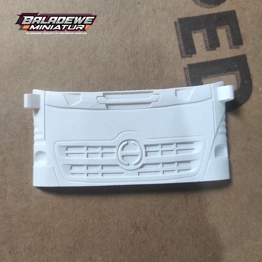 Skala Truk Plastik Face Hino Lohan Untuk Modif Miniatur