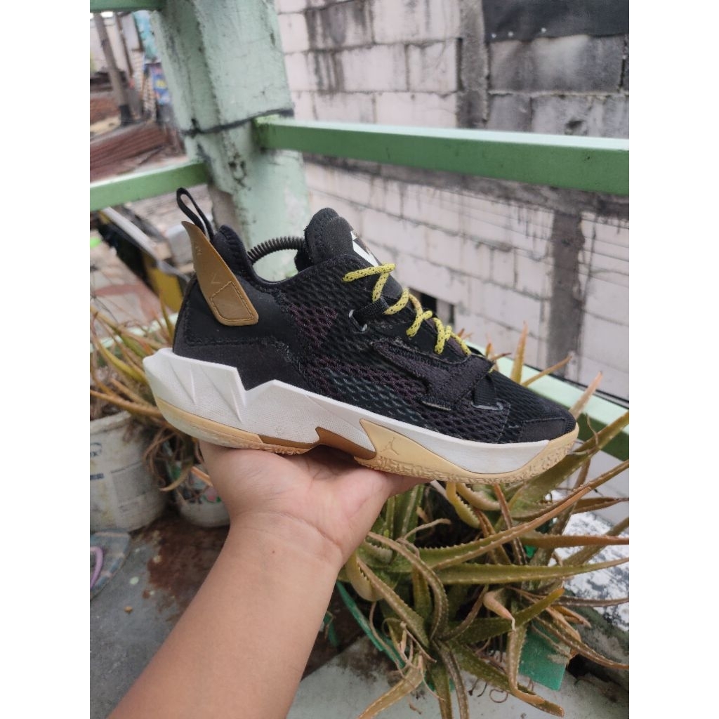 J0RD4N Why Not Zero.4 Black Gold Basket Sneakers Size 39