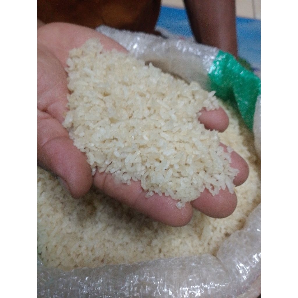 Nasi aking/ nasi kering untuk membuat kue