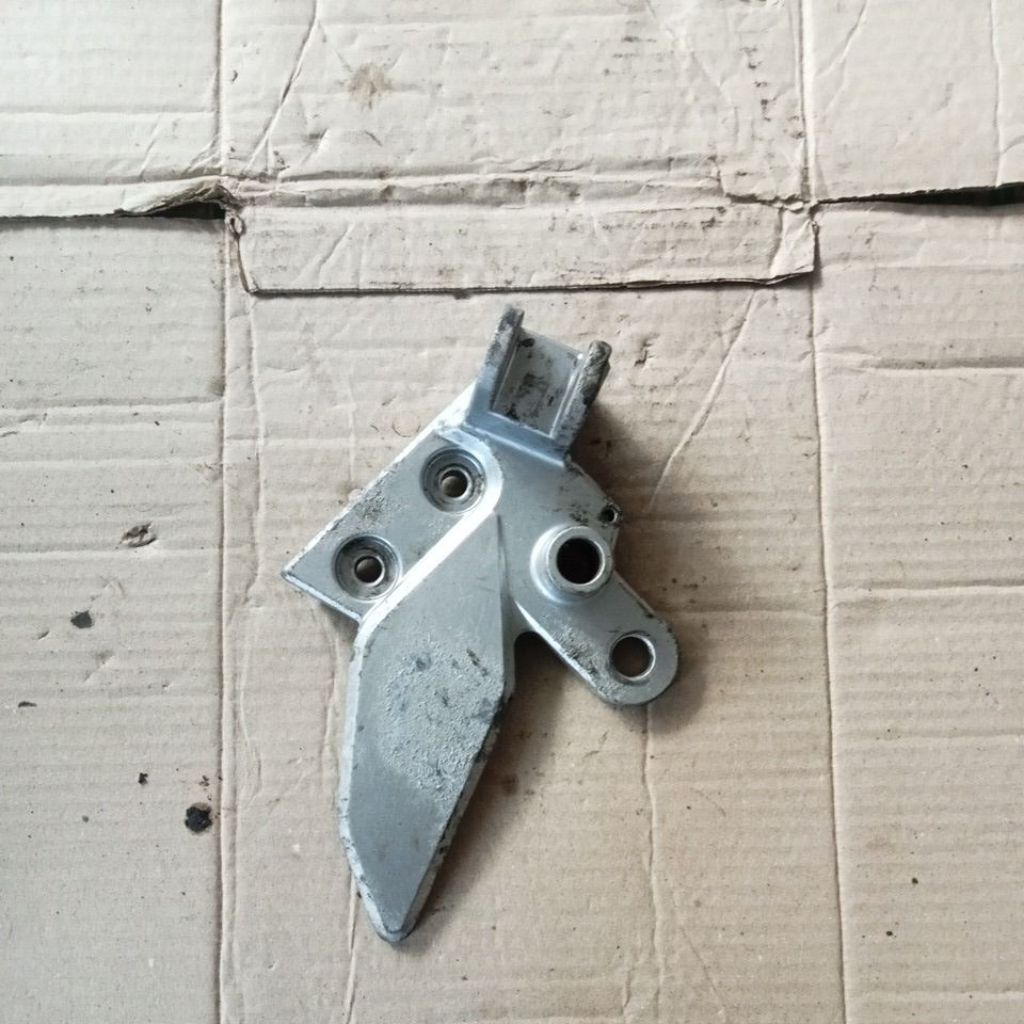 pijakan kaki depan Yamaha vixion old original copotan motor