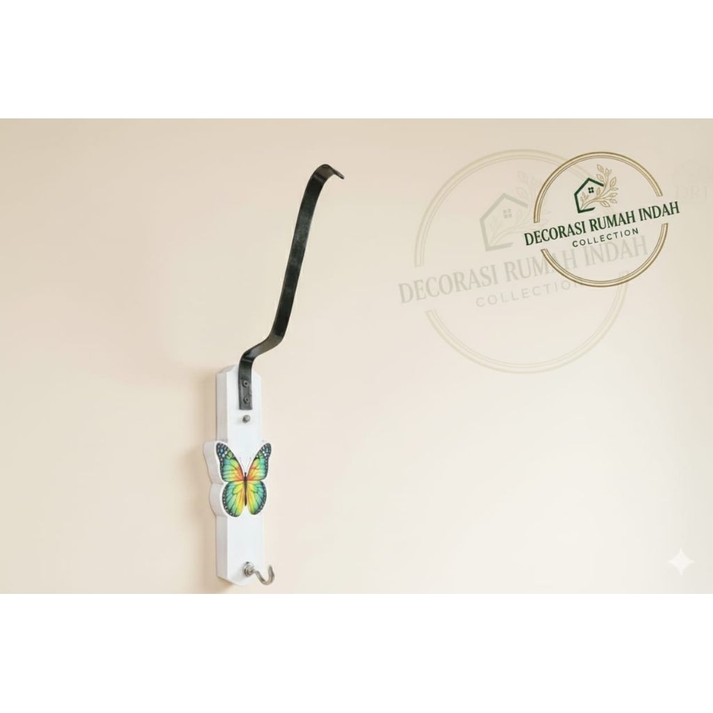 Hiasan dinding gantungan helm cap kupu"
