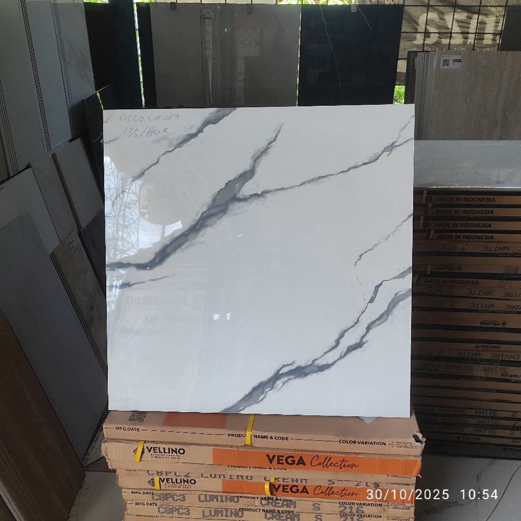 Granit Putih Corak carara 60x60 oslo