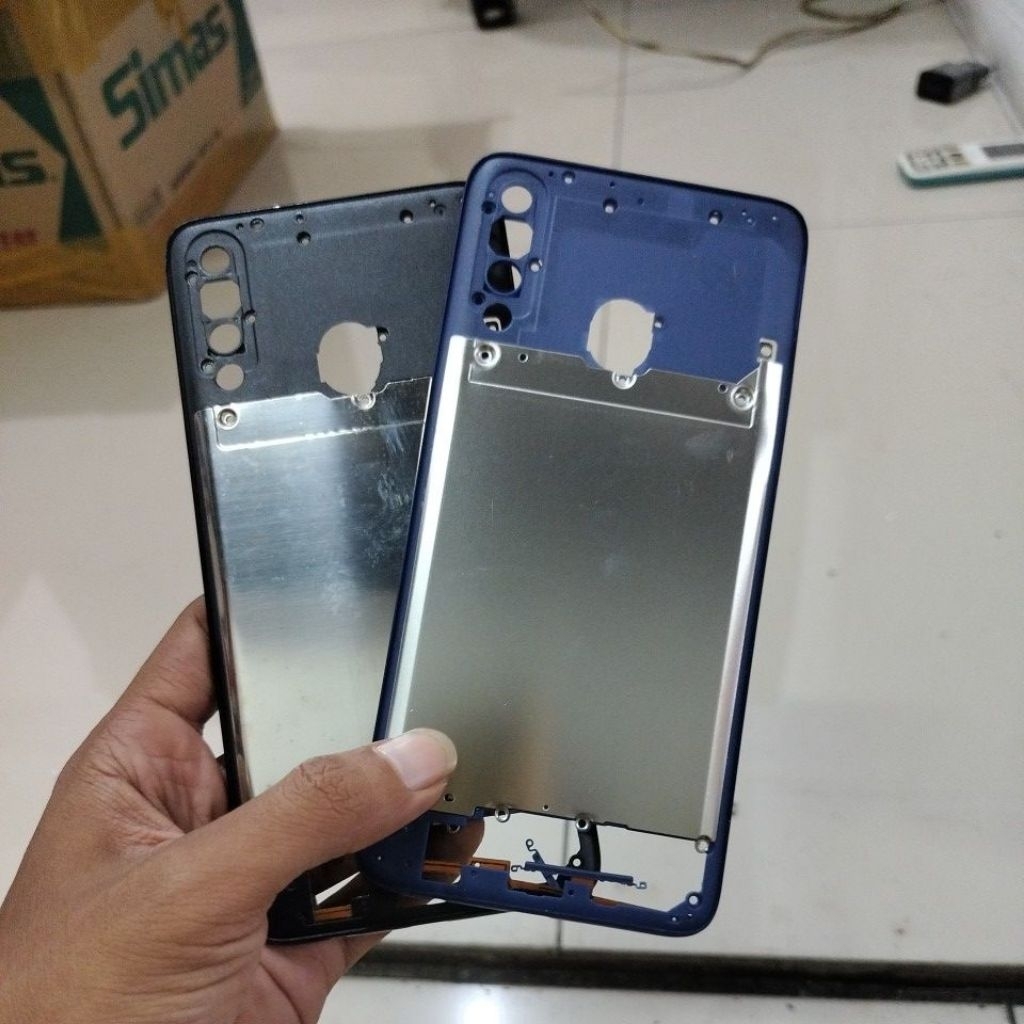 Bezel Tulang Tengah Samsung A20s