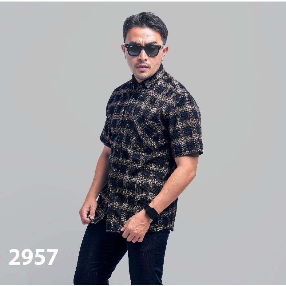 PAKAJI Kemeja Pria Flanel Pendek Premium Kotak-kotak Flanel Hitam Garis Coklat 2957
