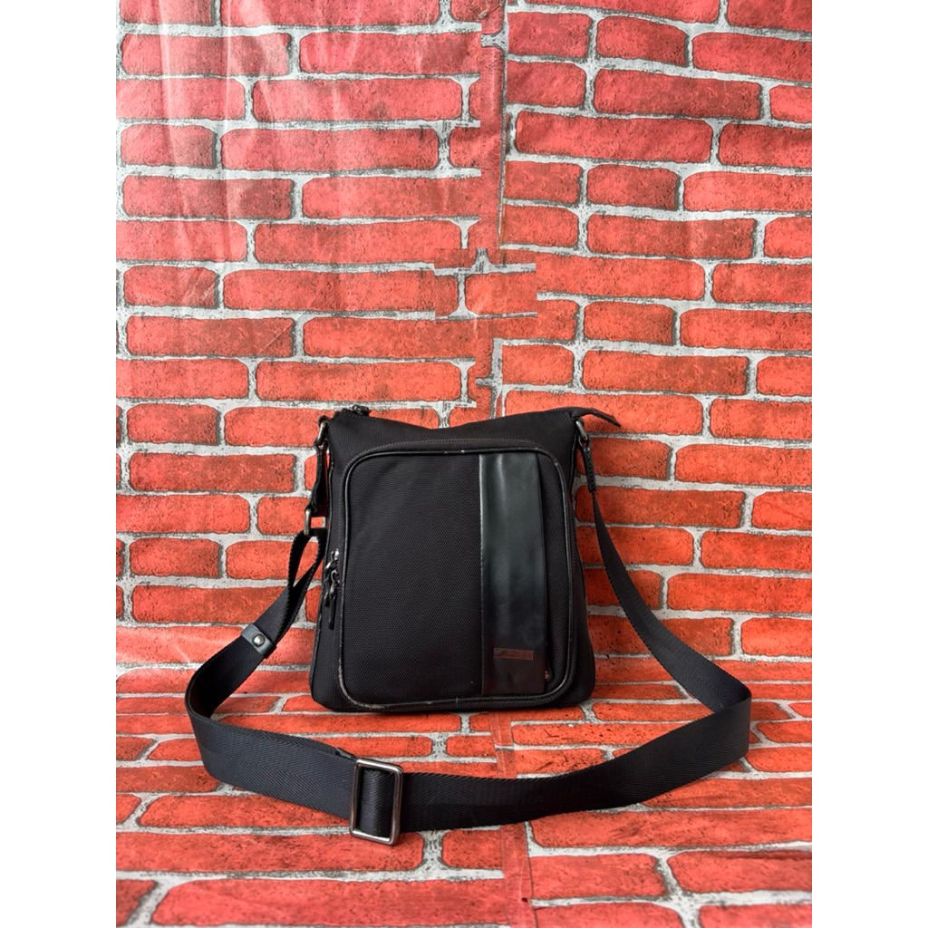 TAS SLING PRIA ELEGANCE KANVAS SECOND BRANDED HITAM / TAS SELEMPANG PRIA ELEGANCE PARIS SECOND