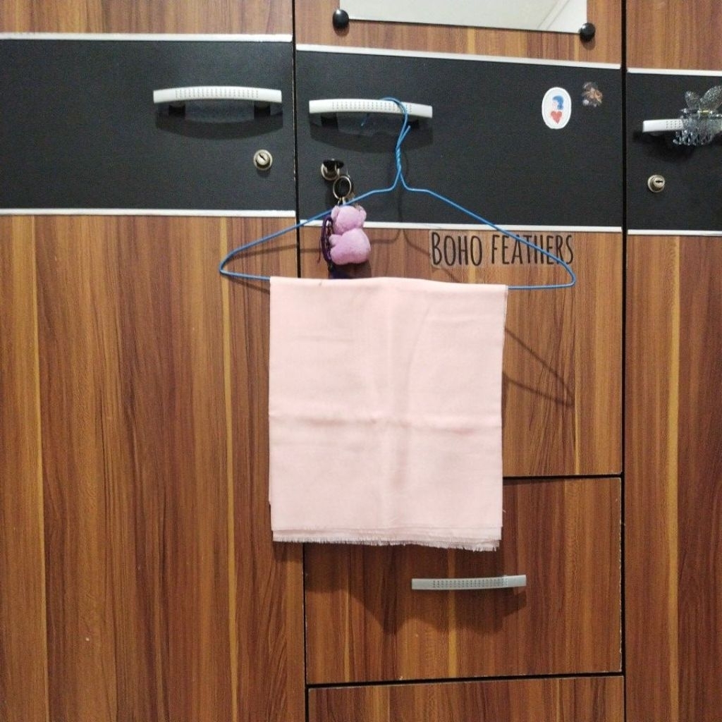 (PRELOVED) HIJAB SEGI EMPAT PINK SALEM ANSANIA SAUDIA