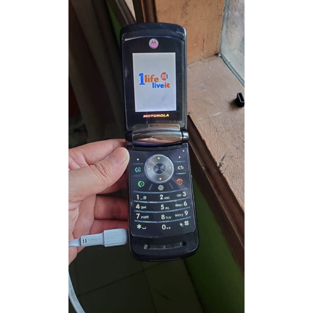 motorola razr V8 non batre di jamin hidup