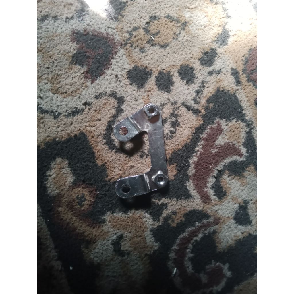 pangkon spakbor depan original baru untuk gl 100 cdi