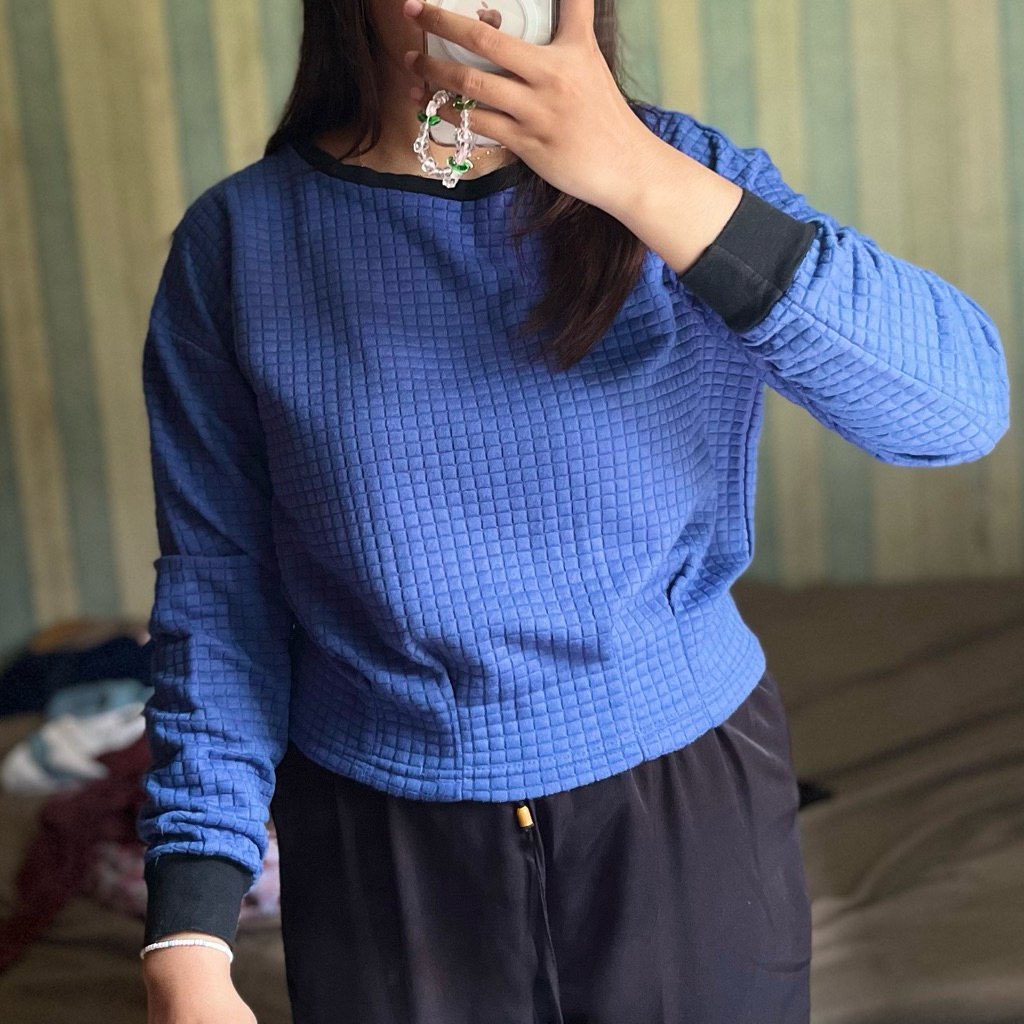 [preloved] sweater crop biru elektrik