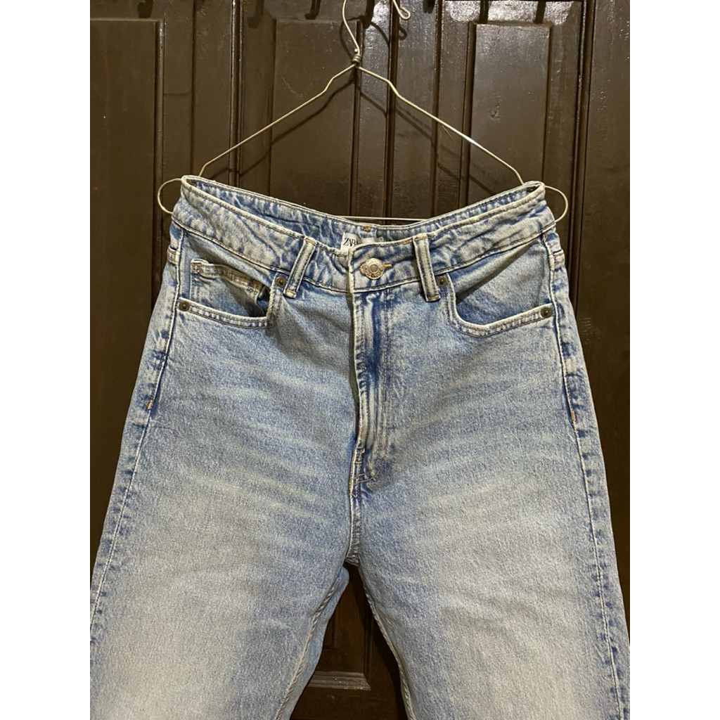 Zara light blue jeans sz 40