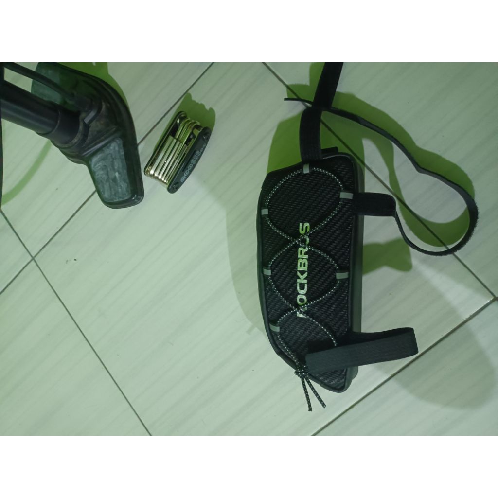 Tas rockbros dan sarung tangan rockbros