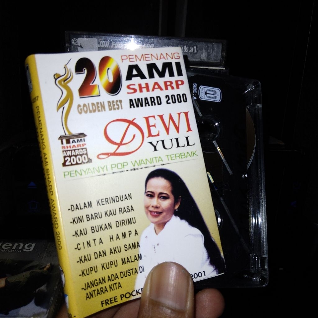 Kaset pita Dewi Yull