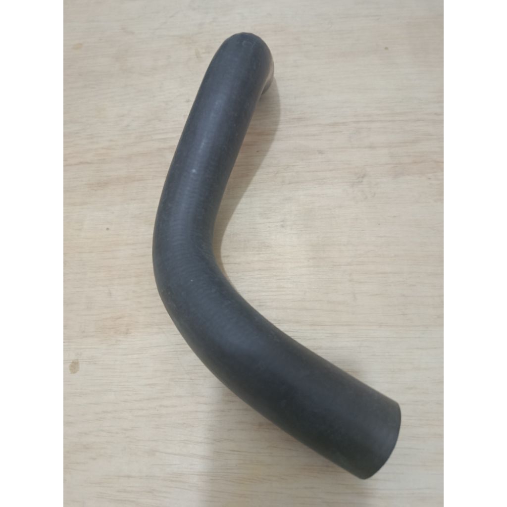 selang radiator aerio atas dan bawah