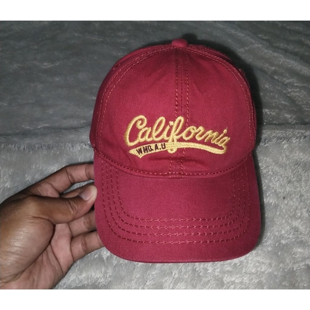 Topi California WHO.A.U Setelan Second