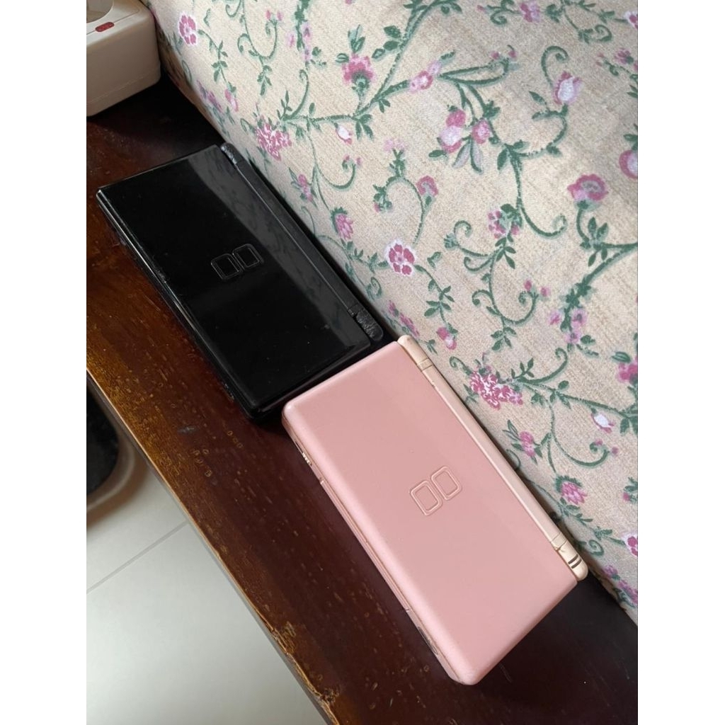 2 nintendo DS lite pink hitam bekas