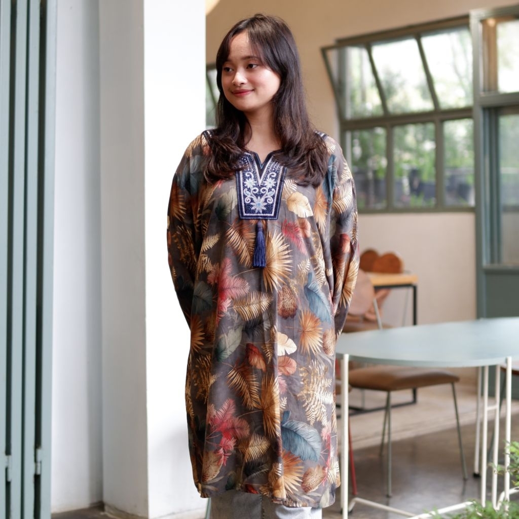 Tunik Premium Motif Daun Tropis Oversize Lengan Panjang