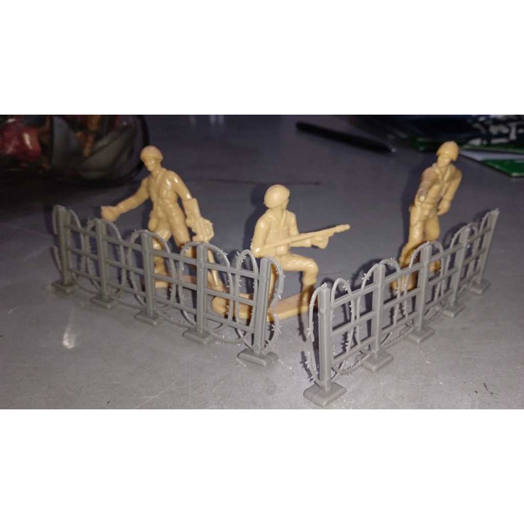 figure mainan tentara army combat warna krem