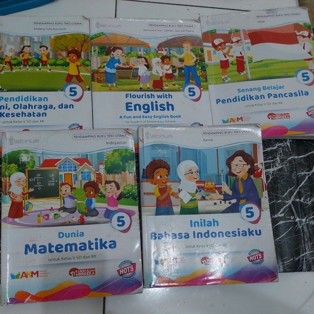 BUKU INILAH BAHASA INDONESIAKU,DUNIA MATEMATIKA,SENANG BELAJAR PENDIDIKAN PANCASILA,PENDIDIKAN JASMA
